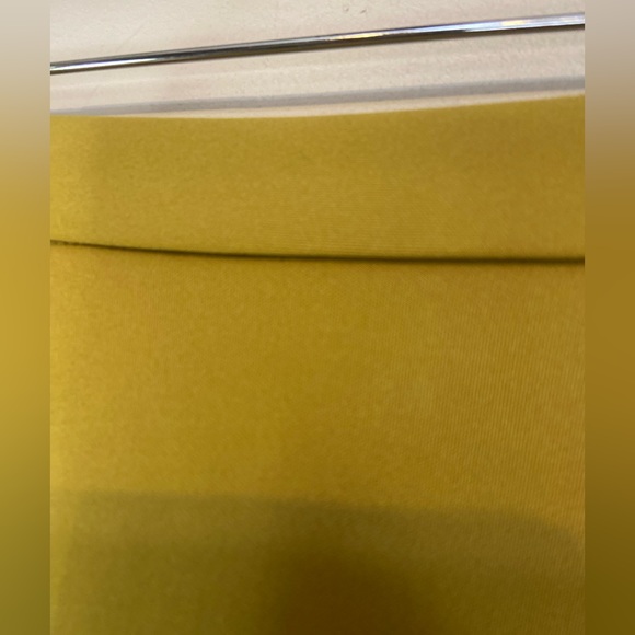 Bar lll~Fun Flaring Polyester/Spandex Skirt~Back Zipper~Waistband~Size M - Picture 5 of 8